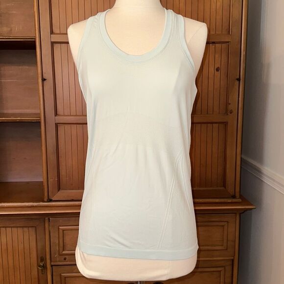 Athleta Racerback Sleeveless Tank with Stay Put Hem, Sz Small - Picture 1 of 6
